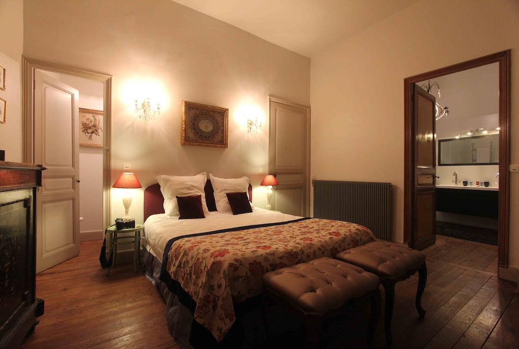 Les Buis Bed & Breakfast อิล-ซูร์-เตต์ ภายนอก รูปภาพ
